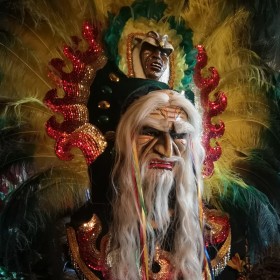 Tenue traditionnelle...